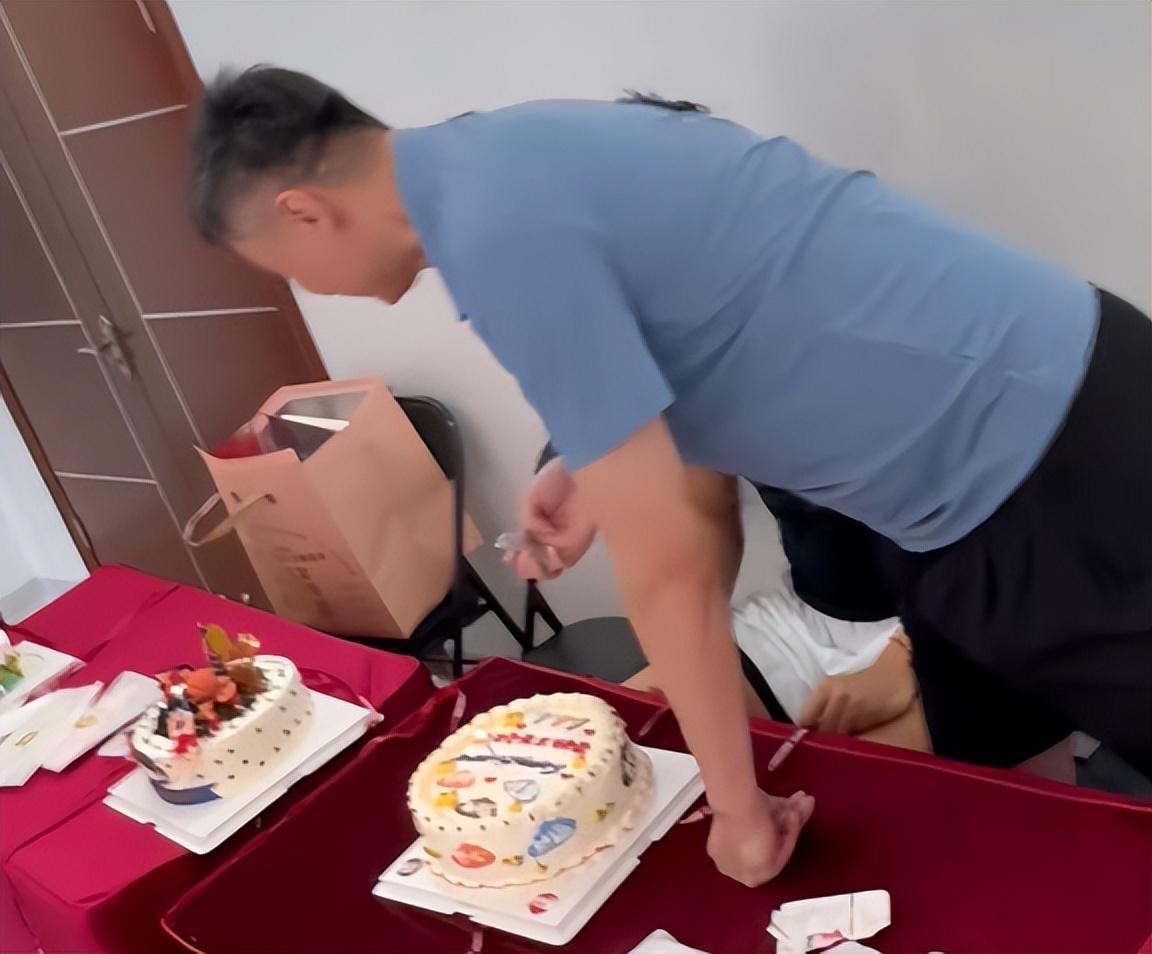 广东为焦泊乔庆生！杜锋宠爱，赵睿周鹏蛋糕暴扣，李炎哲被欺负！